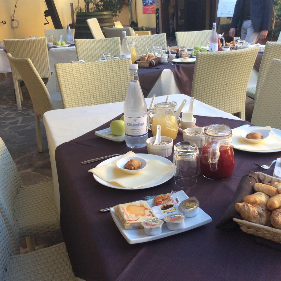 Il Borghetto Hotel Ristorante Lamezia Terme Ngoại thất bức ảnh